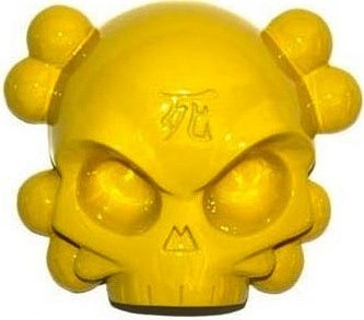 Candy Colored Skullhead - Yellow figure by Huck Gee, produced by Fully Visual. Front view.