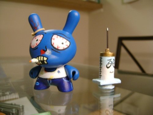 Blue-Boy & Nicky the Needle figure by Noneg. Front view.