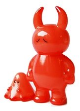 Uamou & Boo - Sad (Red) figure by Ayako Takagi. Front view.