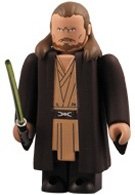 Qui-Gon Jinn Kubrick 100% figure by Lucasfilm Ltd., produced by Medicom Toy. Front view.