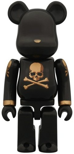 mastermind JAPAN Be@rbrick 100% - Black & Gold figure by Mastermind Japan, produced by Medicom Toy. Front view.