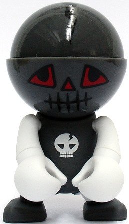 Black-Scull - Mystery Figurine  figure by Devilrobots, produced by Play Imaginative. Front view.