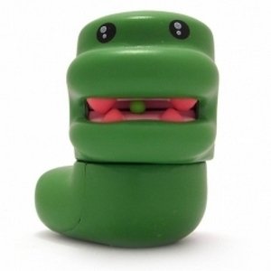 Feroshi the Dino Slug  figure by Shawn Smith (Shawnimals), produced by Kidrobot. Front view.