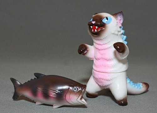 Siamese Kaiju Negora figure by Konatsu X Max Toy Co., produced by Max Toy Co.. Front view.