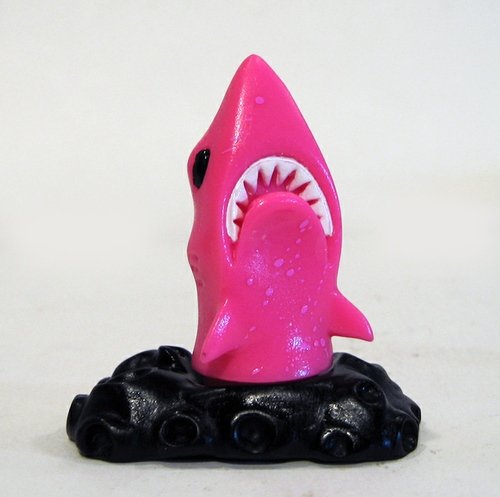 Psych Shark figure by Sucklord, produced by Suckadelic. Front view.