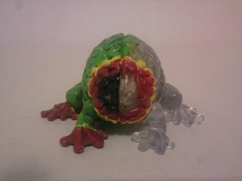 Red-eyed green tree frog / GID figure by Eatmoretoys. Front view.