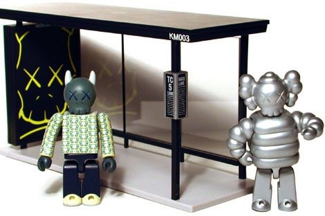 KAWS Bus Stop Kubrick - Set 3 figure by Kaws, produced by Medicom Toy. Front view.
