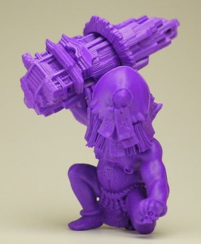 Debris Japan - Purple figure by Junnosuke Abe, produced by Restore. Front view.