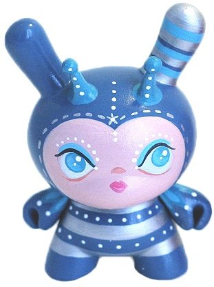 Midnight Blue Hunny Bumbler figure by Lunabee. Front view.