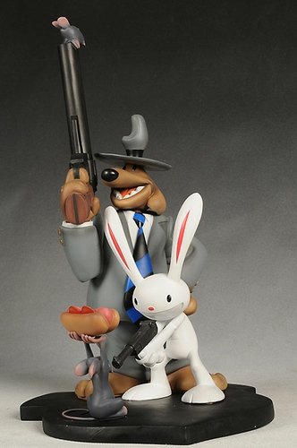 Sam and Max statue figure by Steve Purcell, produced by Symbiote Studios. Front view.