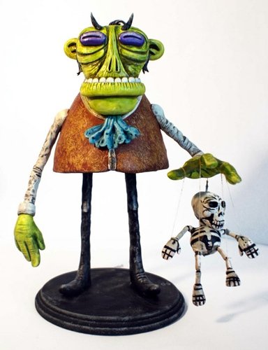 Don Posado “The Puppeteer” figure by Chauskoskis. Front view.