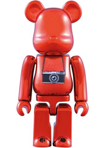 Super Tokyo Be@rbrick 100% - Love figure by Leslie Kee, produced by Medicom Toy. Front view.