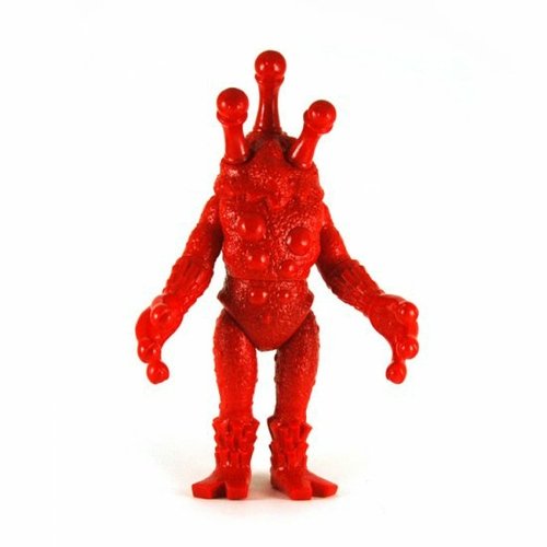 Alien Argus - Unpainted Red figure by Mark Nagata, produced by Toy Art Gallery . Front view.