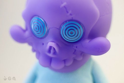 Trouble Boys S00? [NKD] GID Perp figure by Brandt Peters X Ferg, produced by Playge. Front view.