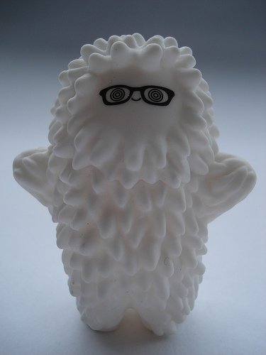 Bookworm Baby Treeson figure by Bubi Au Yeung, produced by Crazylabel. Front view.