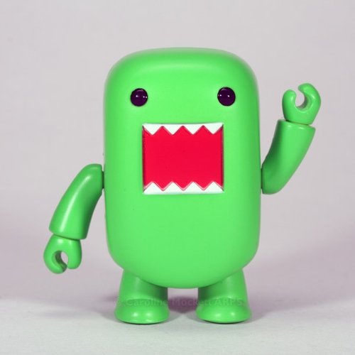 Green Blacklight Domo Qee figure by Dark Horse Comics, produced by Toy2R. Front view.