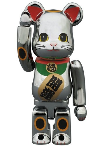 Maneki Neko Be@rbrick 100% - Beckoning Cat Silver figure by Tokyo Sky Tree, produced by Medicom Toy. Front view.