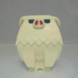 Yepi - White figure by Juki, produced by One-Up. Front view.