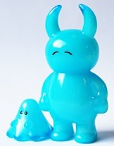 Uamou & Boo - Happy, Inner Glow Blue figure by Ayako Takagi, produced by Uamou. Front view.