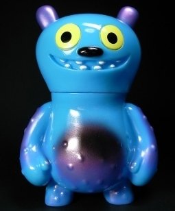 Tokojis Friend Dave figure by Koji Harmon (Cometdebris) X David Horvath, produced by Intheyellow. Front view.