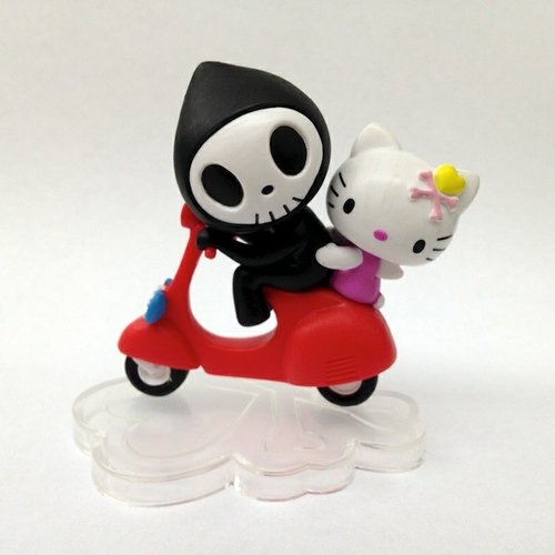 Scooter Ride Kitty figure by Simone Legno (Tokidoki), produced by Sanrio. Front view.