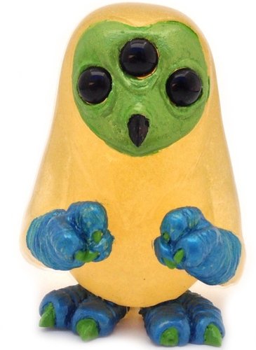Mini Scowl - Yellow Glitter figure by Motorbot, produced by Deadbear Studios. Front view.