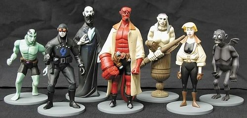 Hellboy PVC Set figure by Mike Mignola, produced by Dark Horse. Front view.