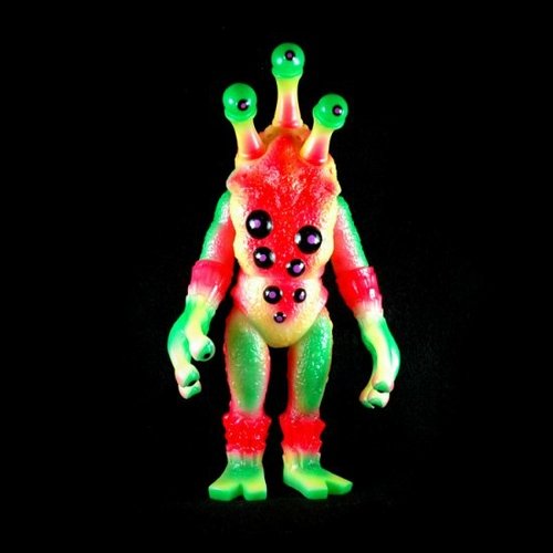 Alien Argus - Glow Edition figure by Mark Nagata, produced by Max Toy Co. X Tag. Front view.