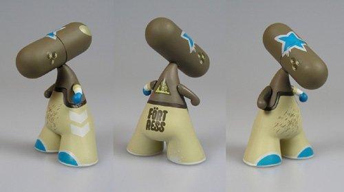 Zee - graffiti grenade     figure by Flying Fortress, produced by Urfabulous. Front view.