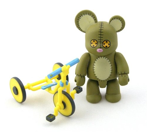 Mez Bear Green figure, produced by Toy2R. Front view.