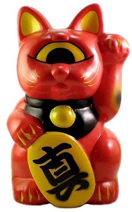 Fortune Cat - Red figure by Mori Katsura, produced by Realxhead. Front view.