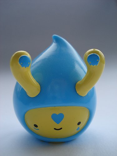 Refresher Droplet figure by Gavin Strange, produced by Crazylabel. Front view.