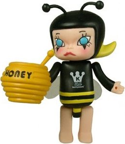 Little Bee Molly figure by Kenny Wong, produced by Kennyswork. Front view.
