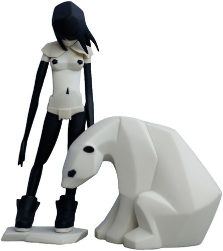 Kosplay - Black and White figure by Ajee, produced by Extended Playz. Front view.
