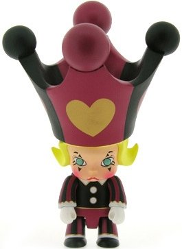Molly Qee - Red Heart figure by Kenny Wong, produced by Toy2R. Front view.