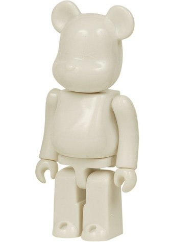 BWWT Sartoria Be@rbrick 100% figure by Sartoria, produced by Medicom Toy. Front view.