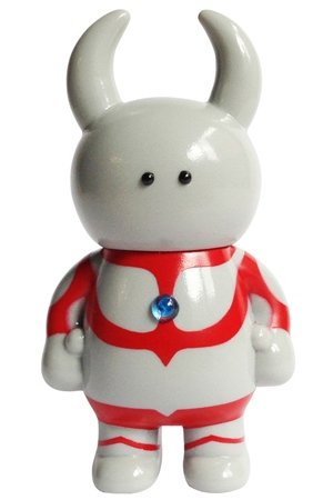 Ultraman Uamou figure by Ayako Takagi, produced by Uamou. Front view.