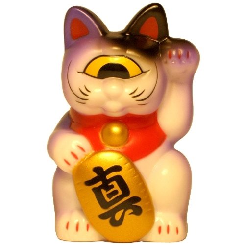 Mini Fortune Cat - SDCC 09  figure by Mori Katsura, produced by Realxhead. Front view.