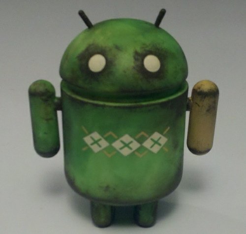 Custom Android figure by Scott Tolleson, produced by Dyzplastic. Front view.