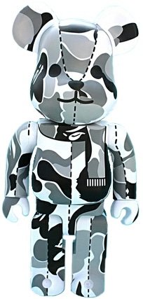 Bape Be@rbrick 1st Camo 400% figure by Bape, produced by Medicom Toy. Front view.