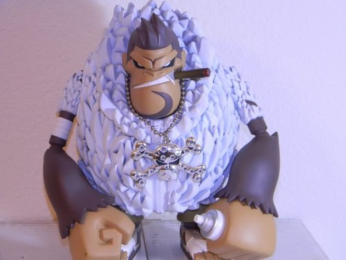 Bling Da Ape figure by Tim Tsui, produced by Dateambronx. Front view.