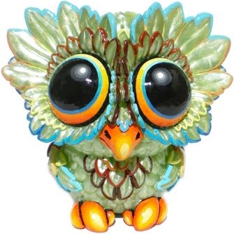 Medee Owl - Pearly Pale Green figure by Kathleen Voigt. Front view.