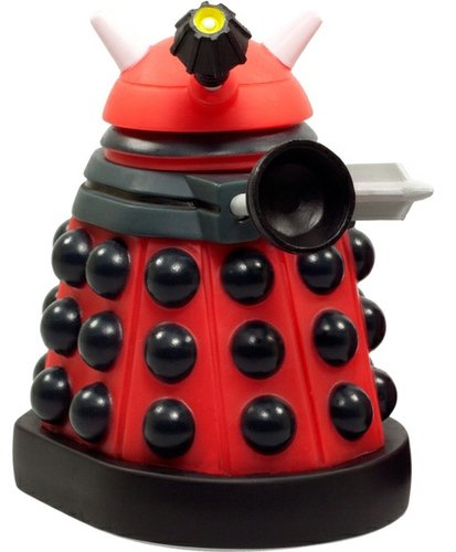 Drone Dalek figure by Matt Jones (Lunartik), produced by Titan Merchandise. Front view.