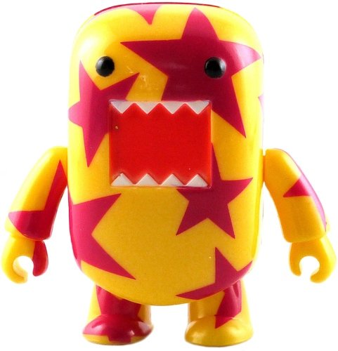Purple Star Domo Qee figure by Dark Horse Comics, produced by Toy2R. Front view.
