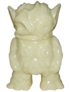 Micro Ooze Bat - GID figure by Chanmen, produced by Gargamel. Front view.