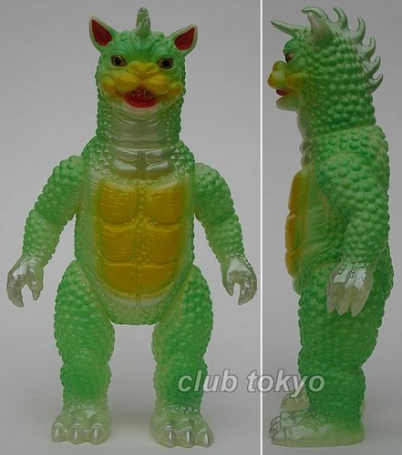Gabara Green Glow figure by Yuji Nishimura, produced by M1Go. Front view.