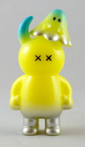 Uamou & Boo - Ouch - Yellow with Blue & Silver Sprays figure by Ayako Takagi, produced by Uamou. Front view.