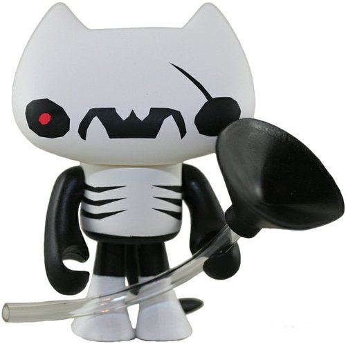 C. Skull figure by Vanbeater, produced by Unacat. Front view.