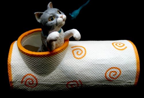 Cat in a Play Tube figure, produced by Re-Ment. Front view.