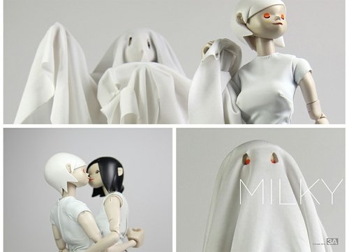 Milky Ghost Isobelle / Lizbeth Set (Surprise Halloween Drop) figure by Ashley Wood, produced by Threea. Front view.
